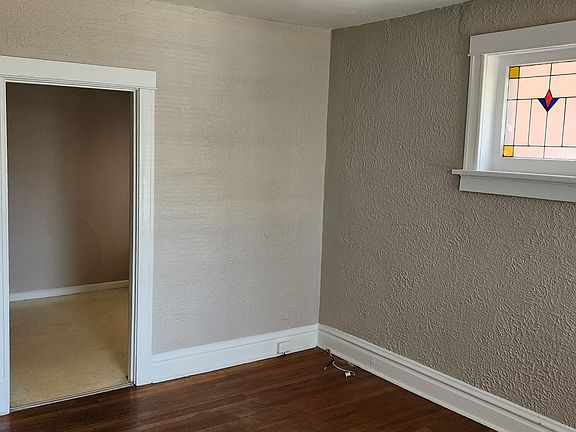 5th image of 5008-5010 Lindenwood Ave