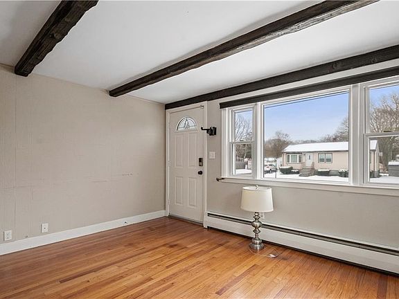 3rd image of 147 Pinegrove Ave