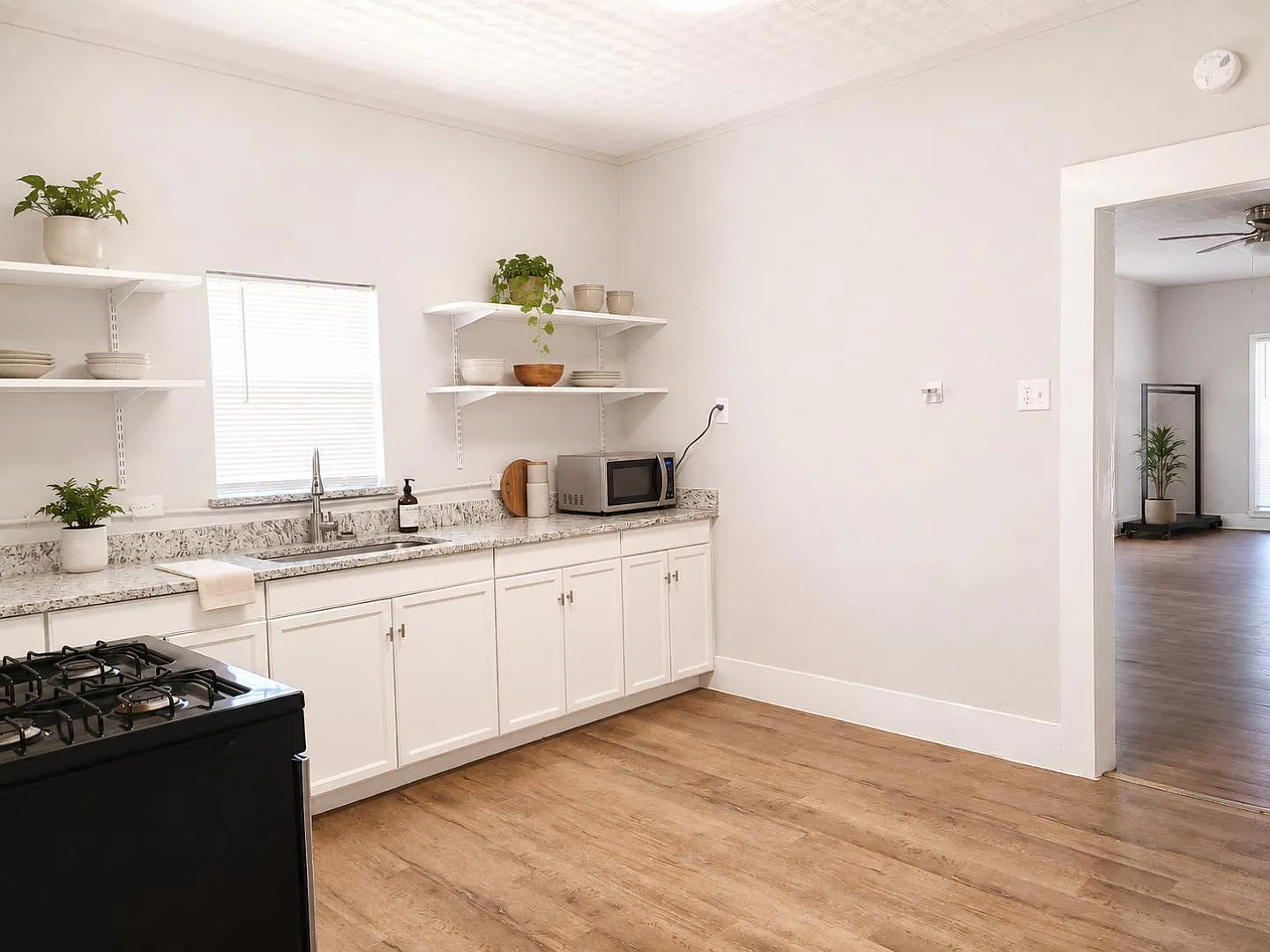 1405 Moore St - 140510 — Photo 2
