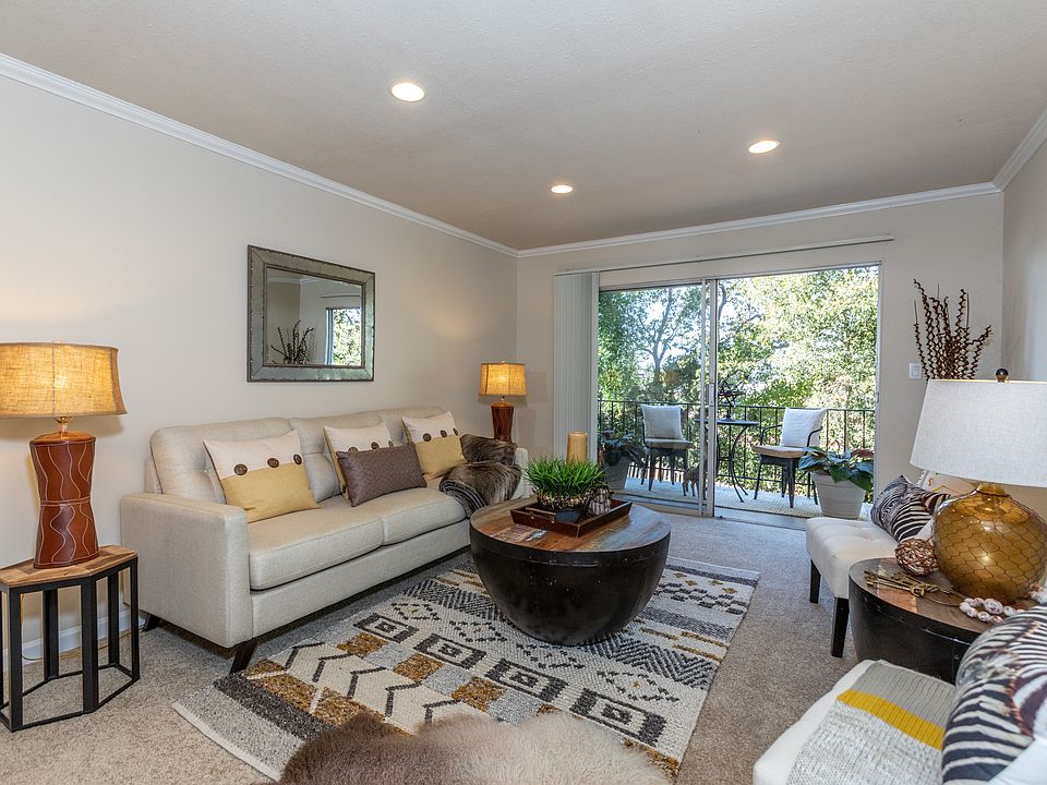 1st image of 1476 Creekside Dr #402