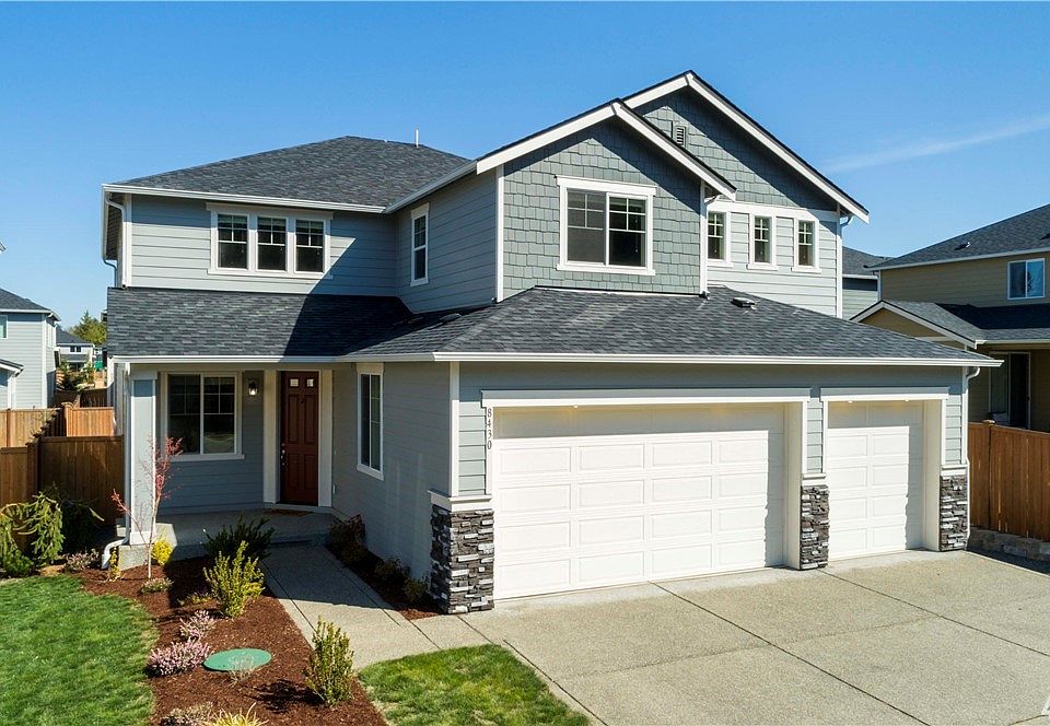 Great curb appeal, nice wide driveway in front of your 3 car garage!