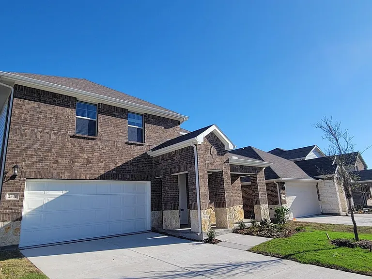 2371 Aspen Hill Dr — Photo 2
