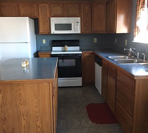 kitchen
appliances included
