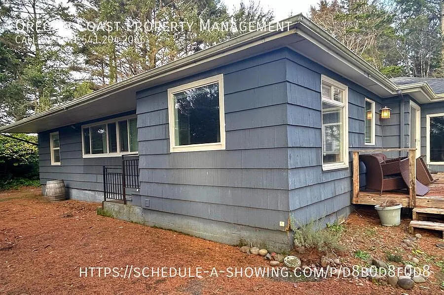 Building Photo - 3251 SE Dune Ave