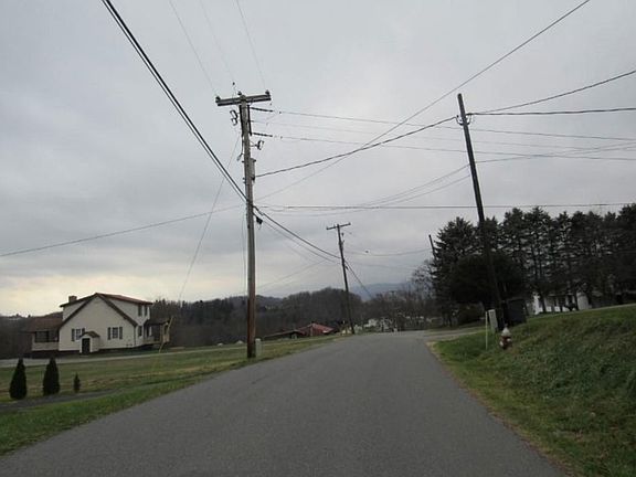 Exterior Neighborhood (street photo)