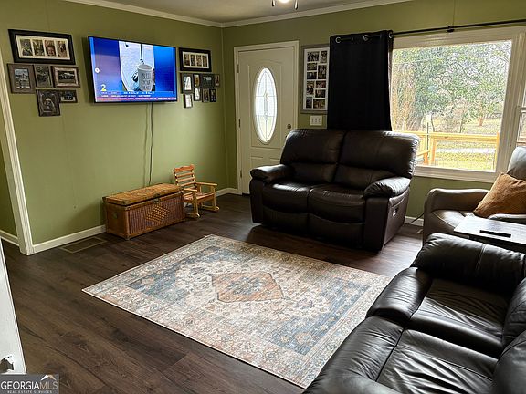 4th image of 225 Jasper St