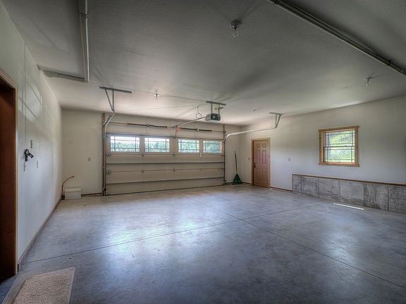 4th image of 24016 Iron Horse Ct