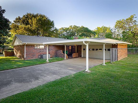 4th image of 2700 Cordova Cir