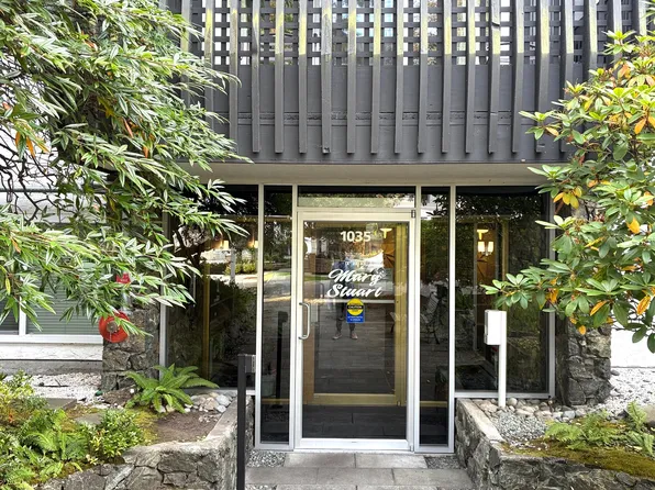 1035 McClure St #402, Victoria, BC V8V 3G1