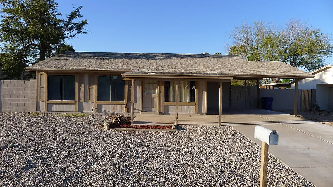 3 bed, 1300 sqft, $2,100 — Photo 1