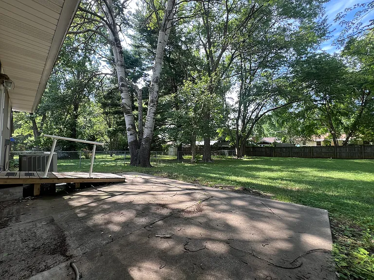 323 E Berkeley St — Photo 18