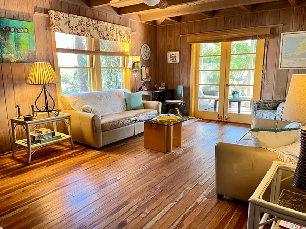 159 Island Cir, Sarasota, FL 34242