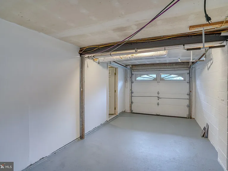 124 Hilldale Ct — Photo 43