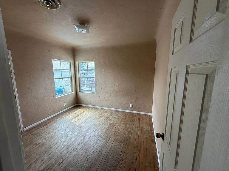 503 California Ave — Photo 5