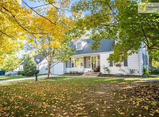 7429 Fontana St, Prairie Village, KS 66208