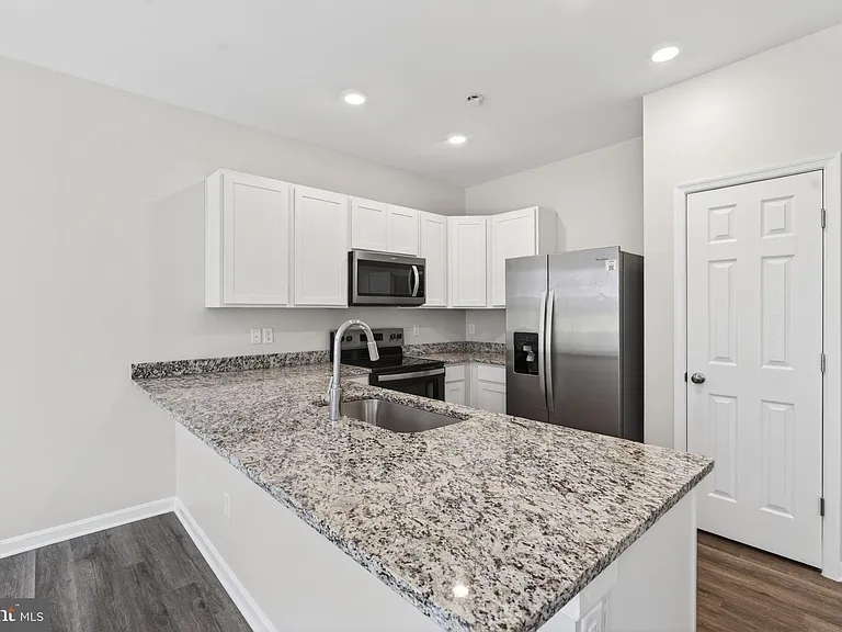 183 Caterpillar Dr — Photo 9
