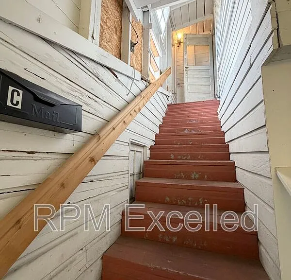 717 W Stewart #C — Photo 4