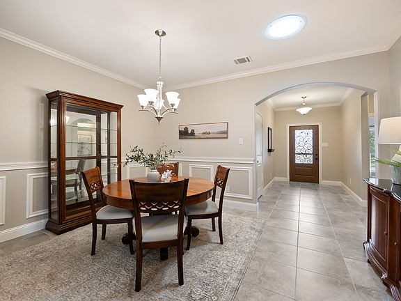 4th image of 495 Oak Hills Ln