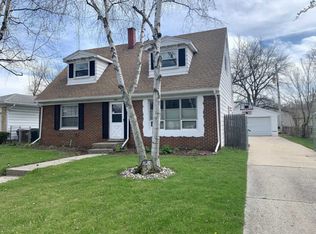 3741 Lochmoor Dr, Lansing, MI 48911