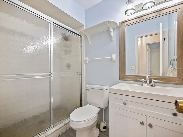 240 Maureen Dr — Photo 15