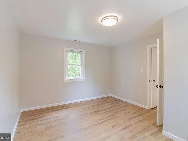 1816 Maple Ln — Photo 4