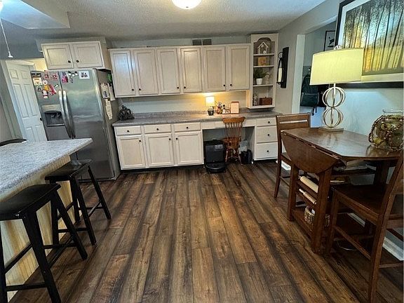 2nd image of 250 Northlake Dr