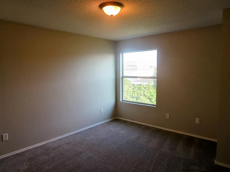 2348 White Oak Dr — Photo 32