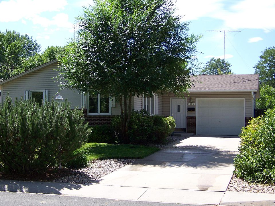 1109 Hillcrest Drive - Front View