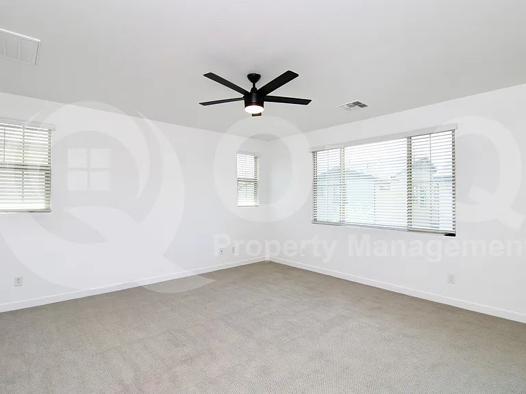 1045 E Thompson Way — Photo 6