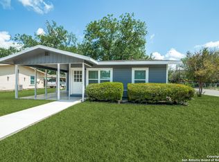 1402 26th St, Hondo, TX 78861