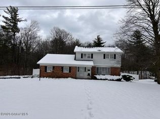 1036 Hickory Rd, Niskayuna, NY 12309