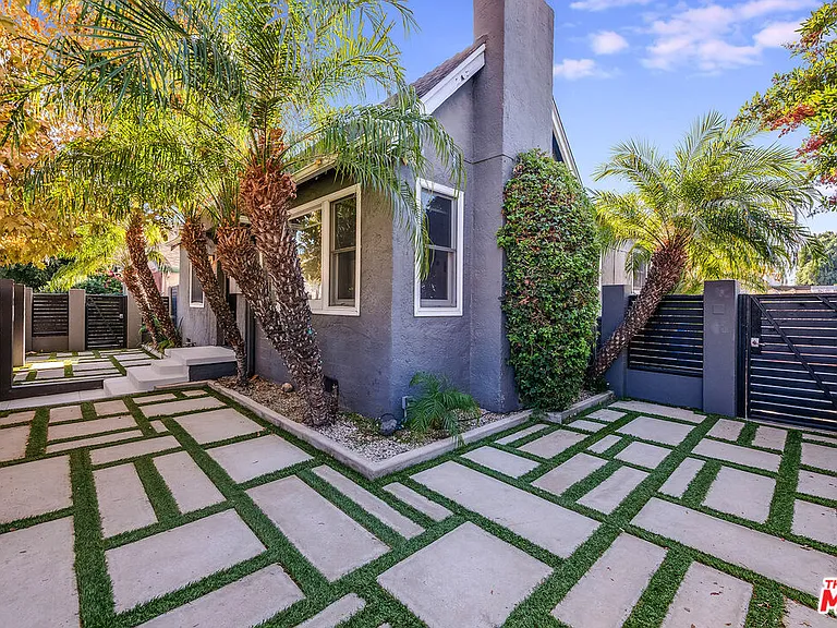 7722 Clinton St — Photo 4