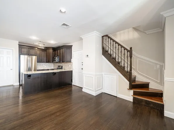 814 Willow Avenue image 1 of 19