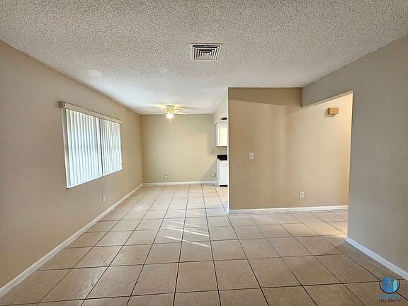 5th image of 201 NW Jefferson Cir N #201-9
