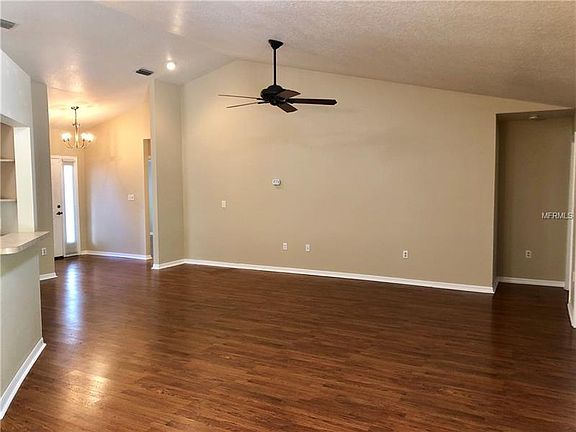 4th image of 31 Townhill Dr