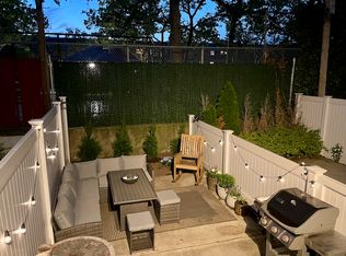 22-54 41st St #1R, Astoria, NY 11105
