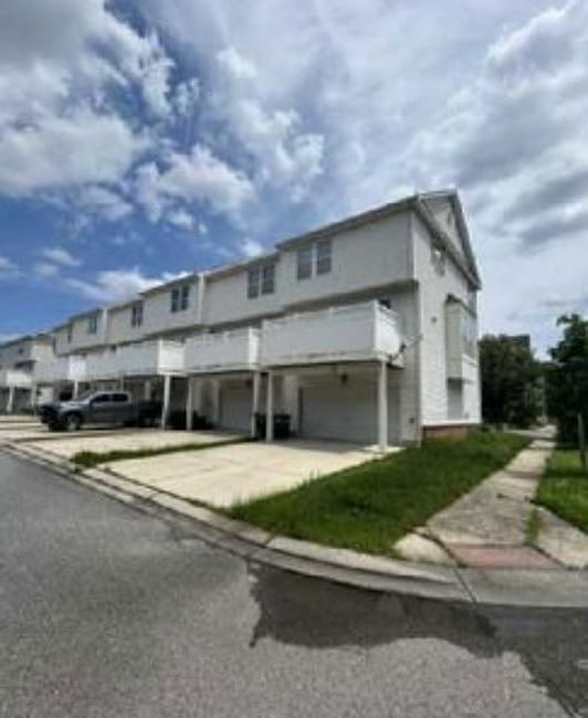 2nd image of 3322 Goldeneye Cir