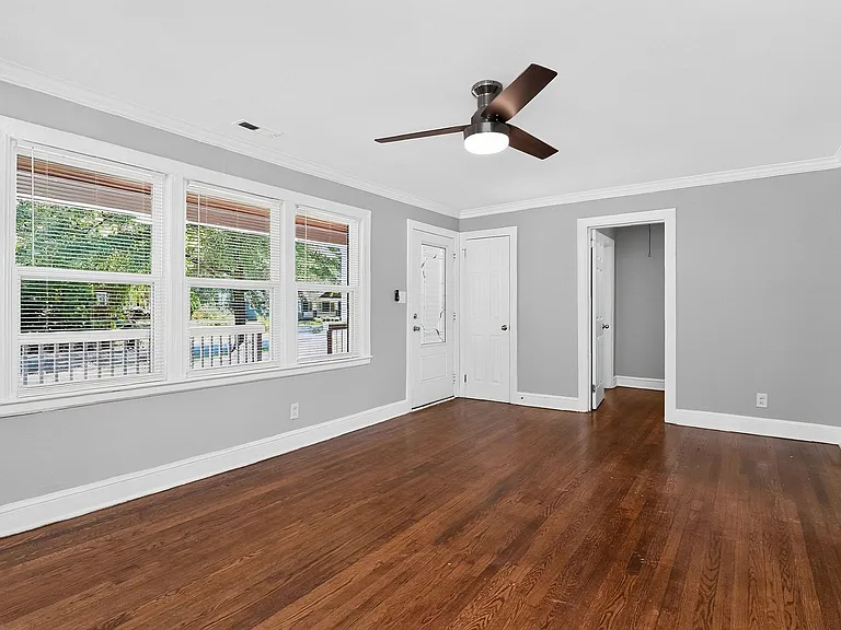 305 Sylvania Ave — Photo 4