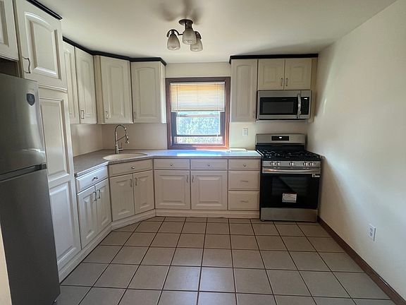 3rd image of 39 Academy Ave Floor 2