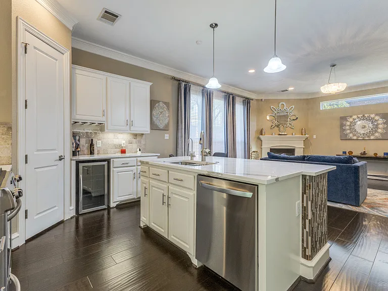 4931 Homer St #4931 — Photo 6