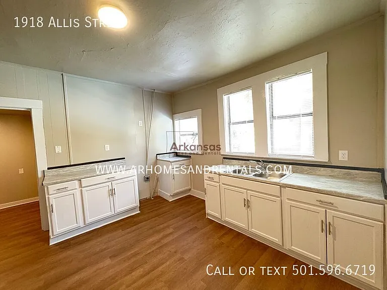 1918 Allis St — Photo 4