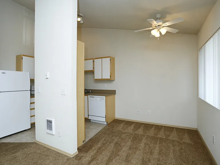 Gateway Village Apartments — Photo 9