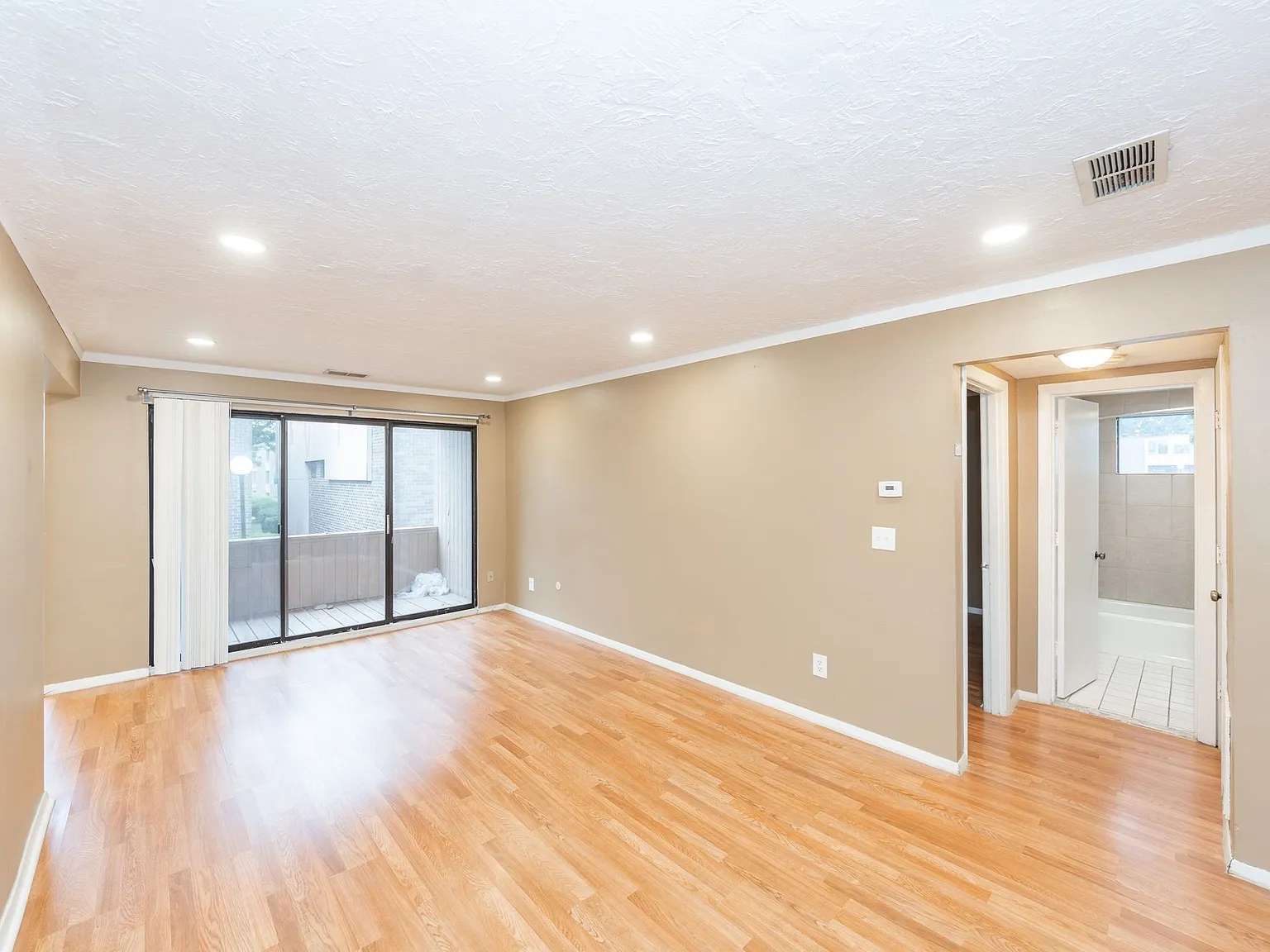 30 Shrewsbury Green Dr — Photo 2