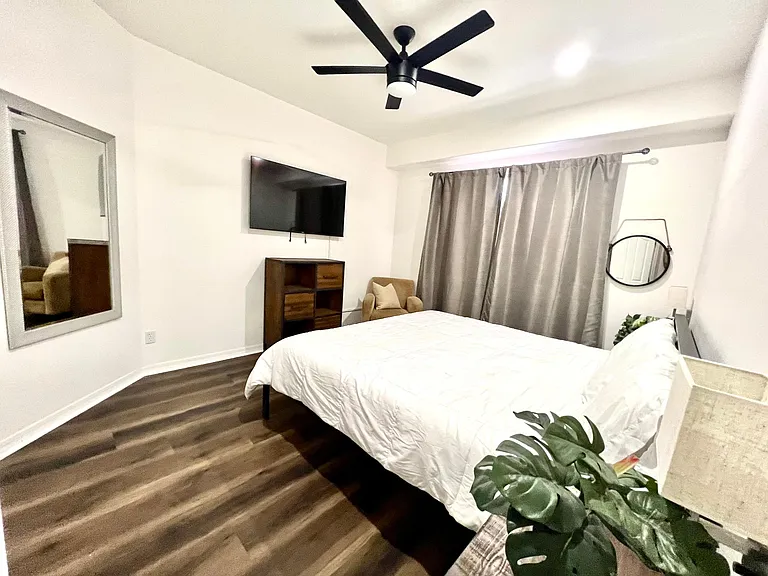 Upstairs bedroom with King Bed