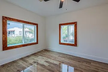302 E Adams St — Photo 5