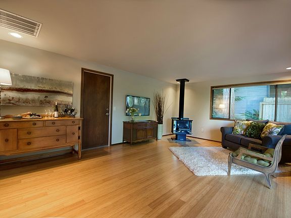 4th image of 10767 Bill Point Cres NE