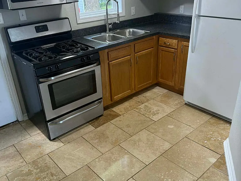 401 Dillrose Dr — Photo 3