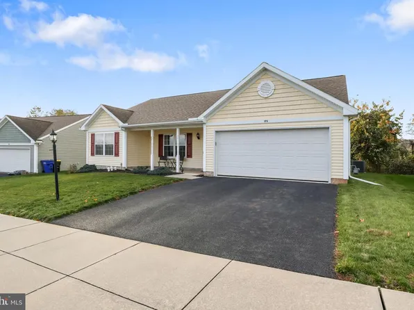175 Stone Creek Dr, York, PA 17406