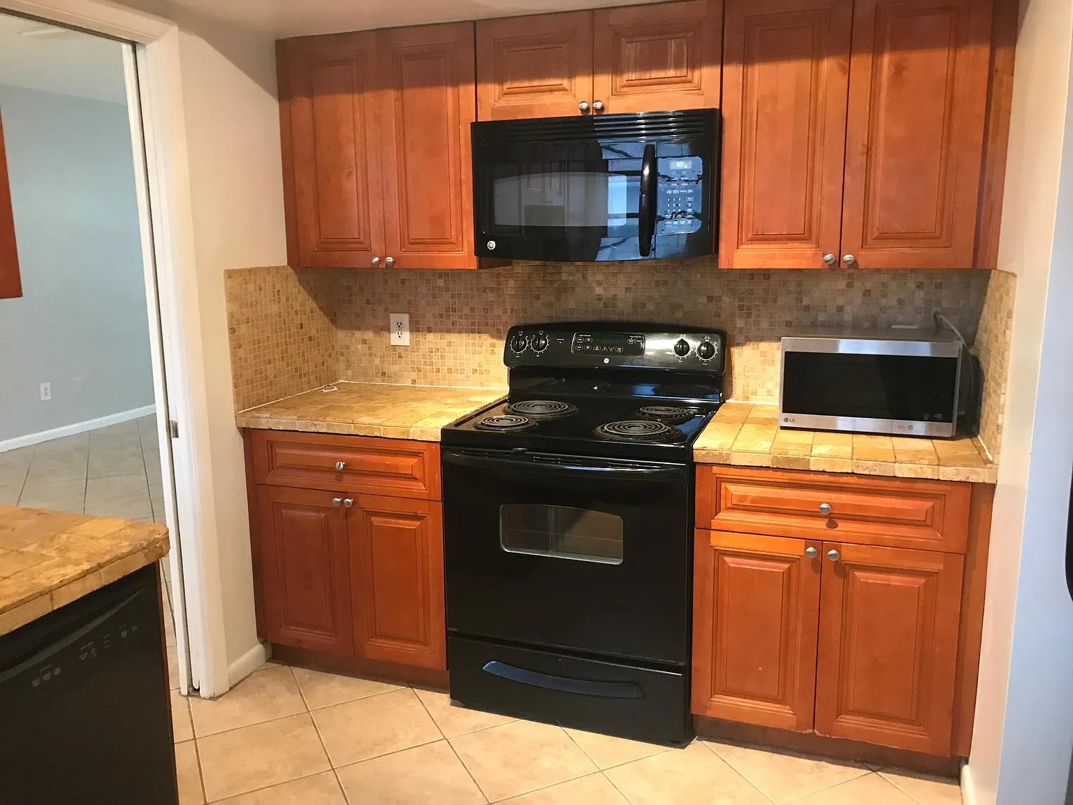 3 bed, 1551 sqft, $4,000 — Photo 4