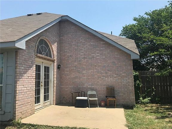 2nd image of 1505 Windsor Dr